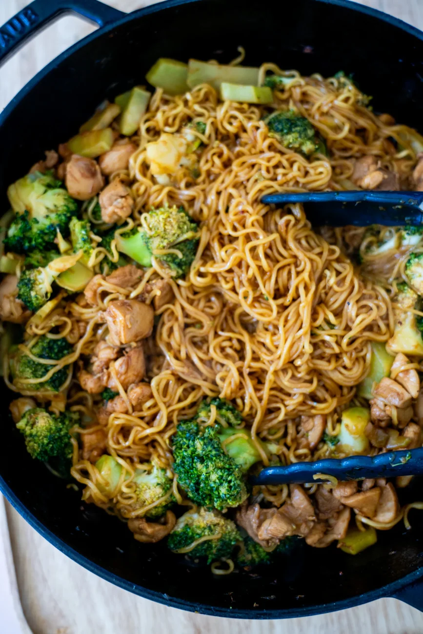 One pan chicken and broccoli ramen noodles recipe