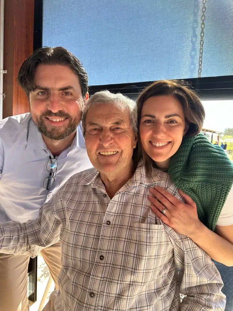 Nicole smiling with her dad and her brother Roman
