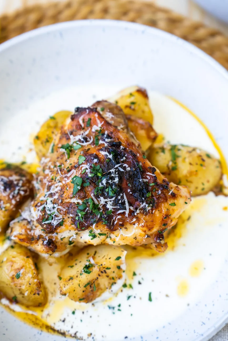 Chicken plated with sauce on the base of shallow bowl